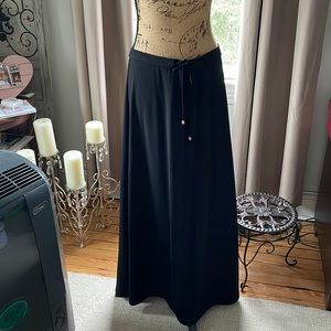 Gorgeous long skirt ( bag B)